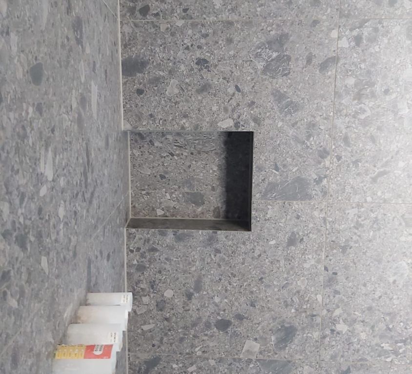 Badezimmer – Ablage Grau