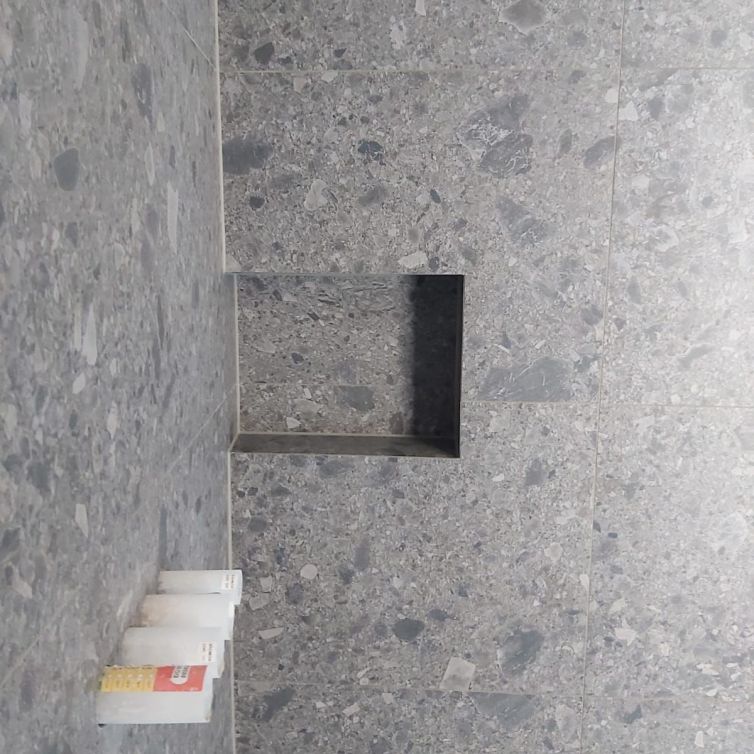 Badezimmer – Ablage Grau